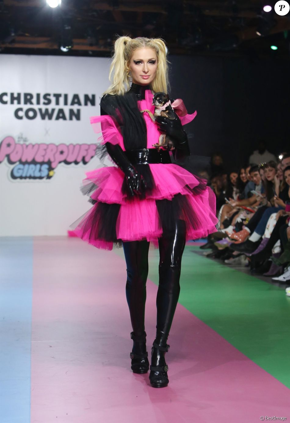 Paris Hilton - Défilé Christian Cowan & Powerpuff à Los Angeles Le 8