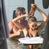 Exclusif - Izabel Goulart profite de moments de détente avec Bruna Marquezine autour d'une piscine après avoir fait la fête lors du carnaval de Rio au Brésil le 8 mars 2019.