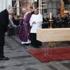 Le roi Philippe de Belgique se recueille devant le cercueil aux obsèques du cardinal Godfried Danneels, décédé le 14 mars à l'âge de 85 ans, célébrées à la cathédrale Saint-Rombaut de Malines le 22 mars 2019.