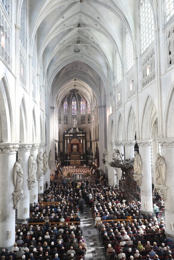 Image saisie lors des obsèques du cardinal Godfried Danneels, décédé le 14 mars à l'âge de 85 ans, qui ont rassemblé près d'un millier de personnes en la cathédrale Saint-Rombaut de Malines le 22 mars 2019.