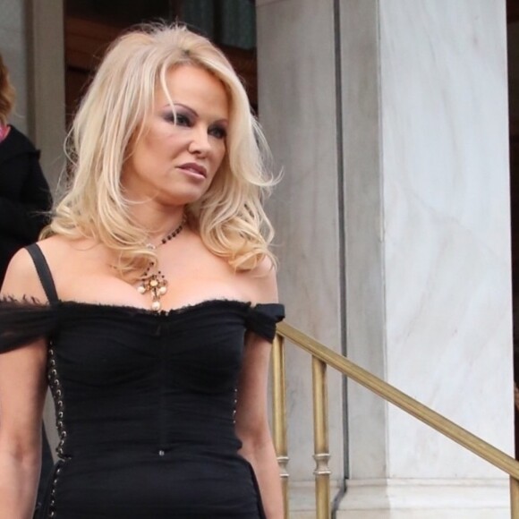 Pamela Anderson à Athènes, le 25 février 2019.