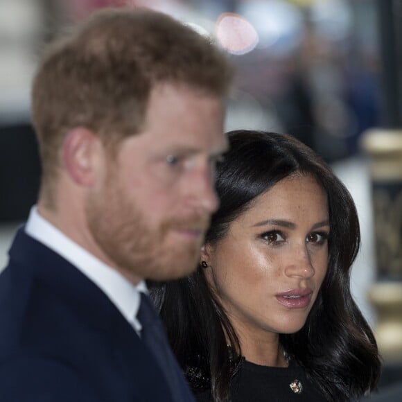 Le prince Harry, duc de Sussex et Meghan Markle, duchesse de Sussex durant la signature du livre des condoléances à la New Zealand House en hommage aux victimes de la tuerie de Christchurch, à Londres, le 19 mars 2019.