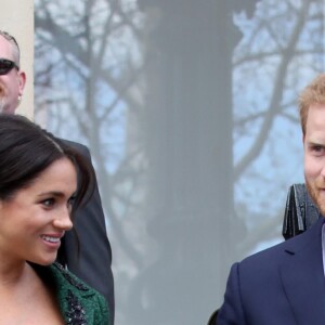 Le prince Harry, duc de Sussex et Meghan Markle, duchesse de Sussex durant la signature du livre des condoléances à la New Zealand House en hommage aux victimes de la tuerie de Christchurch, à Londres, le 19 mars 2019.