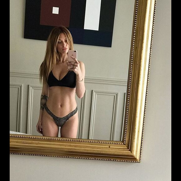 Caroline Receveur en bikini. Le 27 mars 2019.