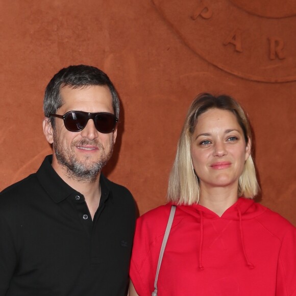 Guillaume Canet et sa compagne Marion Cotillard au village lors des internationaux de tennis de Roland Garros à Paris, le 10 juin 2018. © Moreau-Jacovides/Bestimage