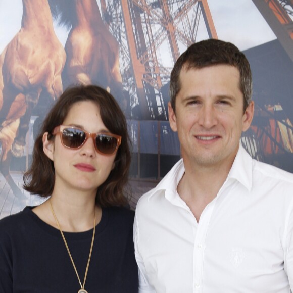 Exclusif - Marion Cotillard et son compagnon Guillaume Canet lors du Longines Paris Eiffel Jumping au Champ-de-Mars à Paris, le 4 juillet 2015.