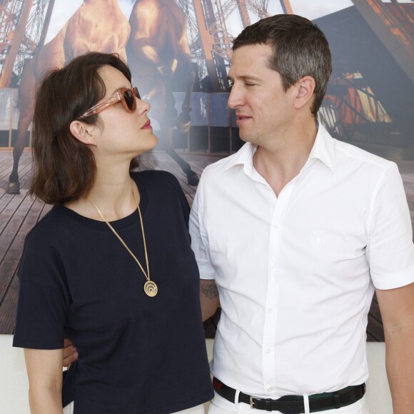 Exclusif - Marion Cotillard et son compagnon Guillaume Canet lors du Longines Paris Eiffel Jumping au Champ-de-Mars à Paris, le 4 juillet 2015.