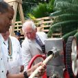 Le prince Charles, prince de Galles, et Camilla Parker Bowles, duchesse de Cornouailles, visitent un restaurant typique, un paladar, lors de leur voyage officiel à Cuba, à La Havane, le 27 mars 2019.