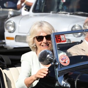 Camilla Parker Bowles, duchesse de Cornouailles, et le prince Charles dans une MG 1953 lors d'un défilé de voitures anciennes à La Havane à Cuba, le 26 mars 2019.