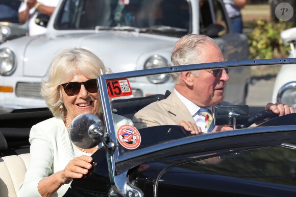 Camilla Parker Bowles, duchesse de Cornouailles, et le prince Charles dans une MG 1953 lors d'un défilé de voitures anciennes à La Havane à Cuba, le 26 mars 2019.