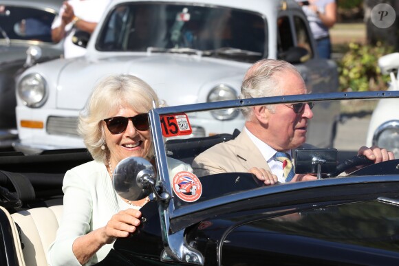 Camilla Parker Bowles, duchesse de Cornouailles, et le prince Charles dans une MG 1953 lors d'un défilé de voitures anciennes à La Havane à Cuba, le 26 mars 2019.