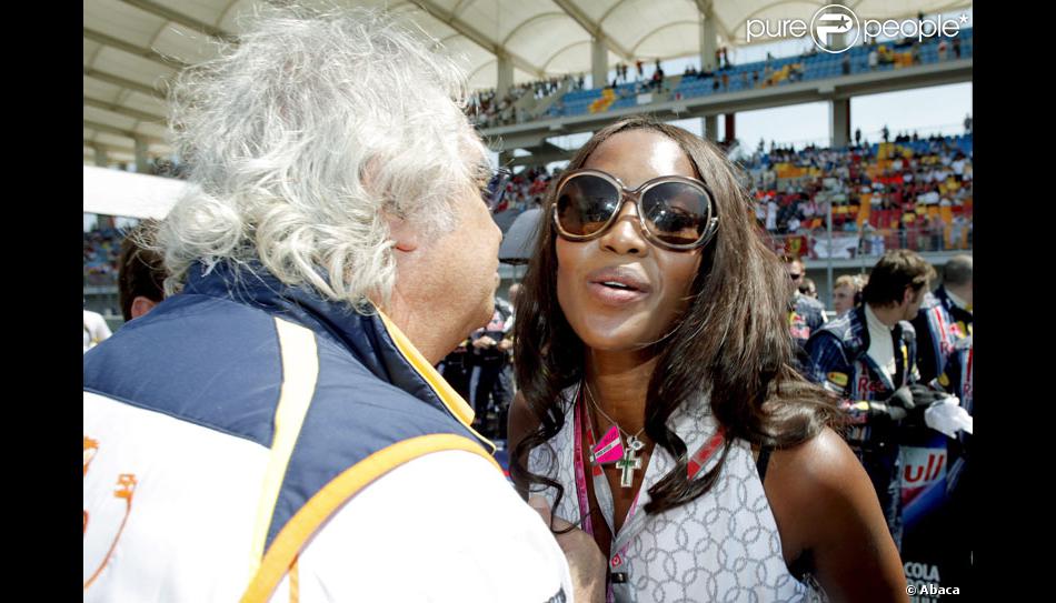 Naomi Campbell et Flavio Briatore lors du Grand Prix de ...