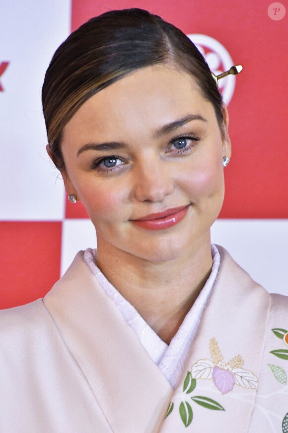 Miranda Kerr lors de la présentation des produits Marukome Koji-amazake (Saké et riz au malt) à Tokyo le 10 janvier 2019.