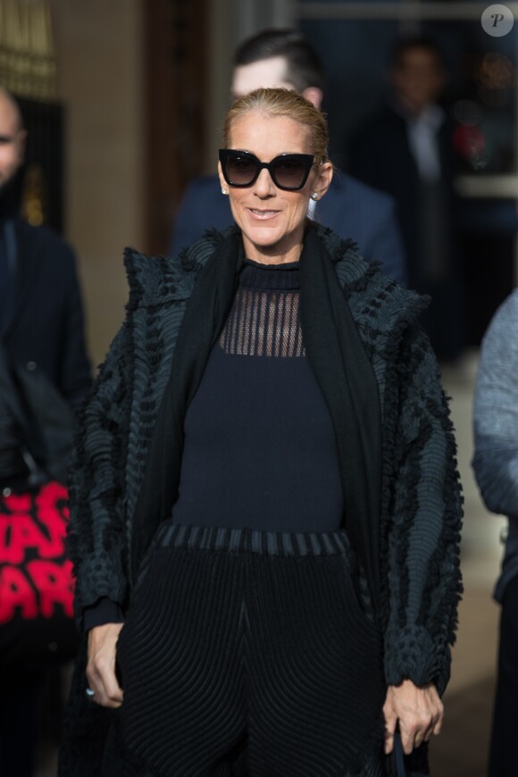 Céline Dion sort de l'hôtel de Crillon à Paris le 1er février 2019.