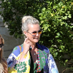 Laeticia Hallyday et son amie Christina vont rejoindre des amies dans une villa avant d'aller dejeuner à Beverly Hills le 20 juin 2018