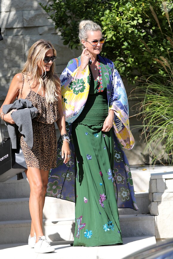 Laeticia Hallyday et son amie Christina vont rejoindre des amies dans une villa avant d'aller dejeuner à Beverly Hills le 20 juin 2018