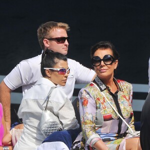 Kris Jenner et sa fille Kourtney Kardashian sur un bateau à Portofino en Italie, le 7 juillet 2018.