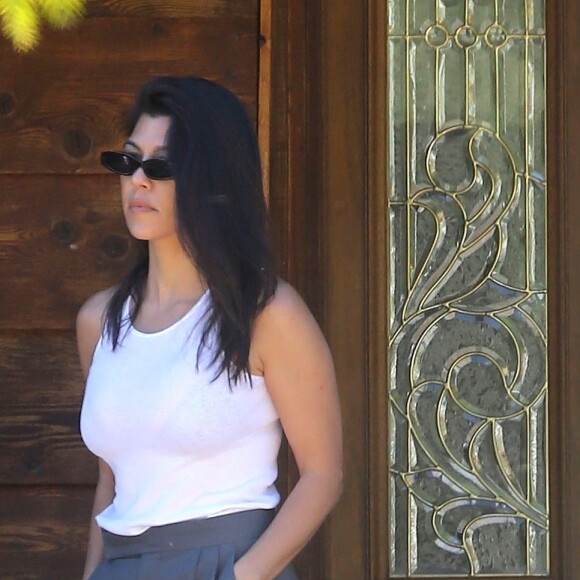 Kourtney Kardashian - La famille Kardashian arrive à la messe dominicale en musique organisée par Kanye West à Los Angeles. Le 31 mars 2019.