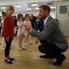 Le prince Harry, duc de Sussex, assiste à un cours de danse classique lors de sa visite au centre YMCA South Ealing à Londres le 3 avril 2019.