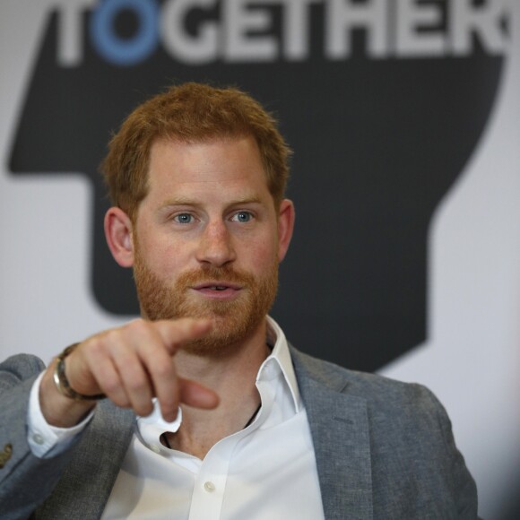 Le prince Harry, duc de Sussex, lors d'une réunion avec les acteurs de la santé mentale des adolescents et des jeunes adultes à Londres le 3 avril 2019.
