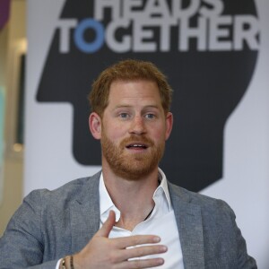 Le prince Harry, duc de Sussex, lors d'une réunion avec les acteurs de la santé mentale des adolescents et des jeunes adultes à Londres le 3 avril 2019.