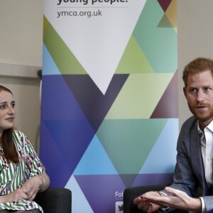 Le prince Harry, duc de Sussex, lors d'une réunion avec les acteurs de la santé mentale des adolescents et des jeunes adultes à Londres le 3 avril 2019.