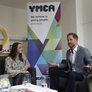 Le prince Harry, duc de Sussex, lors d'une réunion avec les acteurs de la santé mentale des adolescents et des jeunes adultes à Londres le 3 avril 2019.