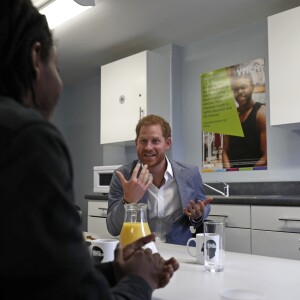 Le prince Harry, duc de Sussex, lors d'une réunion avec les acteurs de la santé mentale des adolescents et des jeunes adultes à Londres le 3 avril 2019.