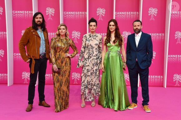Robin Coudert, Katheryn Winnick, Emma Mackey, Miriam Leone et Baran Bo Odar, le président du Jury du Festival au photocall de la soirée d'ouverture de la 2e édition du "Canneséries" au palais des Festivals à Cannes, France, le 5 avril 2019. © Bruno Bébert/Bestimage