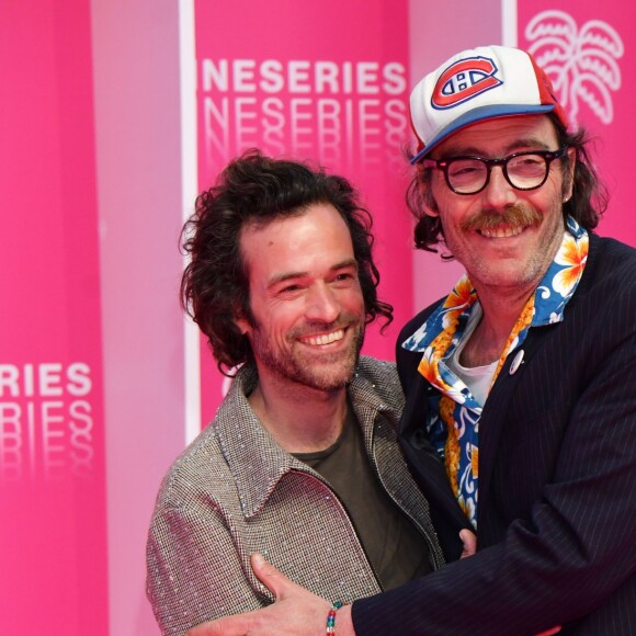 Philippe Rebbot et Romain Duris au photocall de la soirée d'ouverture de la 2e édition du "Canneséries" au palais des Festivals à Cannes, France, le 5 avril 2019. © Bruno Bébert/Bestimage