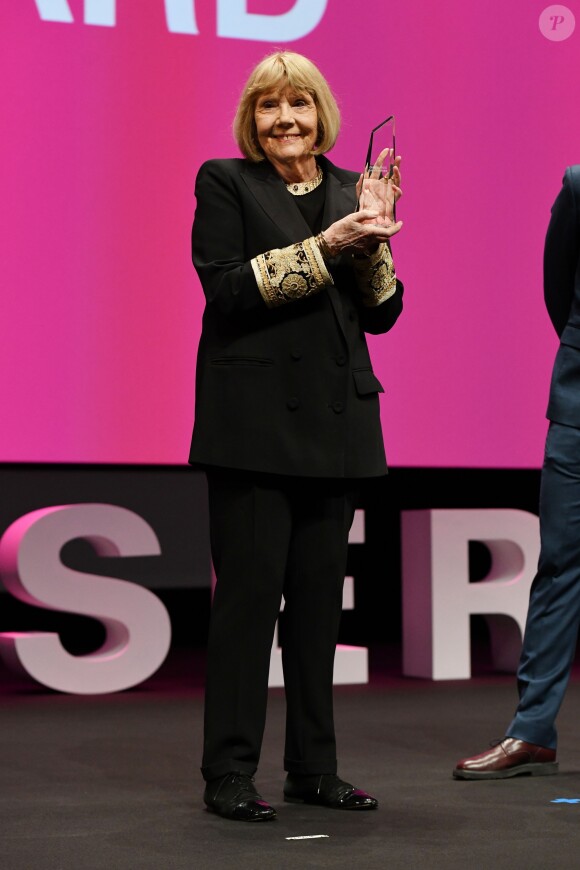 Dame Diana Rigg, récompensée par un award "Icon" pour l'ensemble de sa carrière, lSoirée d'ouverture de la 2e édition du "Canneséries" au palais des Festivals à Cannes, France, le 5 avril 2019. © Bruno Bebert/Bestimage