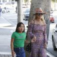 Laeticia Hallyday et sa fille Joy - Laeticia Hallyday et ses filles Jade et Joy arrivent au restaurant Gladstones pour déjeuner à Los Angeles, le 30 mars 2019.