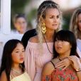 Laeticia Hallyday et ses filles Joy et Jade - Veillée au cimetière de Lorient, pour le premier anniversaire de la mort de Johnny Hallyday, à Saint-Barthélemy. Le 5 décembre 2018 © Dominique Jacovides / Bestimage