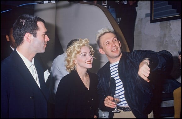 Christopher Ciccone (frère de Madonna), Madonna et Jean Paul Gaultier à Paris. Juillet 1990.