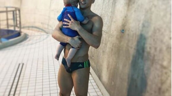 Tom Daley : Le plongeur donne déjà des cours à son fils
