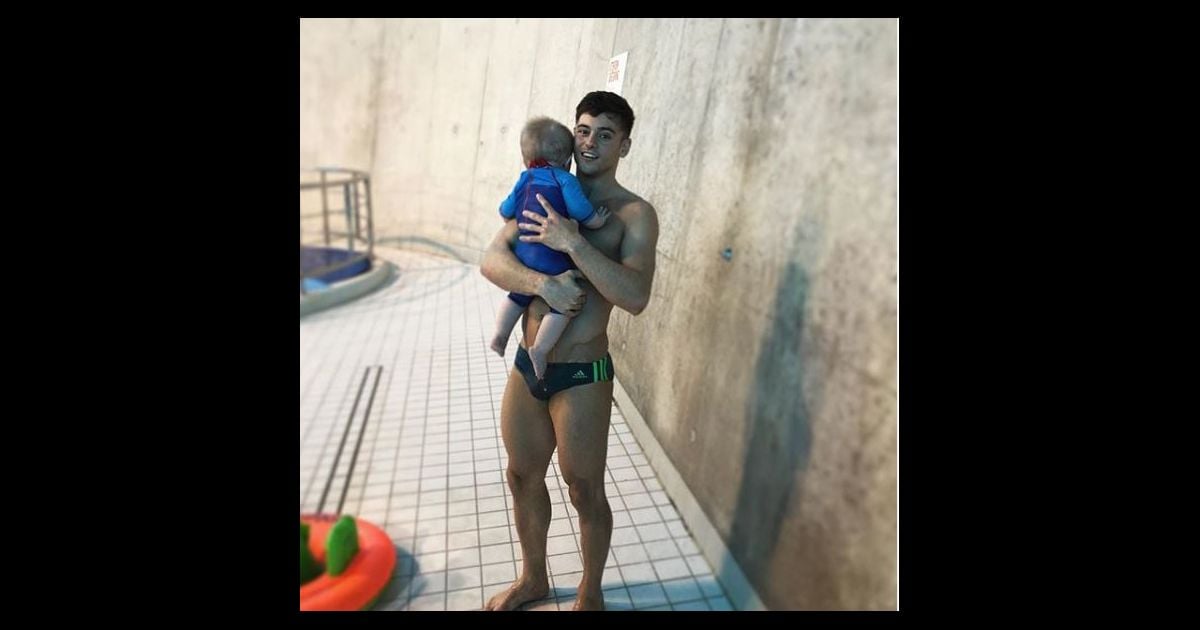Tom Daley : Le plongeur donne déjà des cours à son fils ...