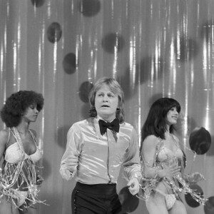 En France, à Paris, Claude François et ses Clodettes lors de l'émission "Une heure avec Claude François" le 6 mars 1975.