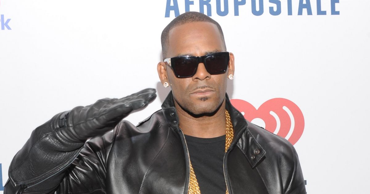 Le Rappeur R Kelly Robert Sylvester Kelly Accusé Dagressions Sexuelles Est Lâché Par Sony