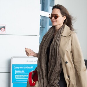 Exclusif - Angelina Jolie arrive à l'aéroport de JFK à New York, le 30 mars 2019.