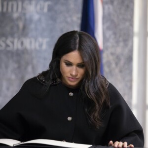 Meghan Markle, duchesse de Sussex, vient signer le livre des condoléances à New Zealand House à Londres le 19 mars 2019.