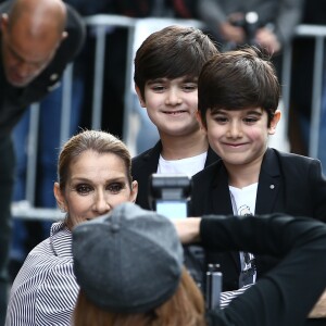 Eddy et Nelson Angelil - Celine Dion quitte l'hôtel Royal Monceau avec ses enfants et va prendre un jet privé au Bourget, le 10 août 2017.