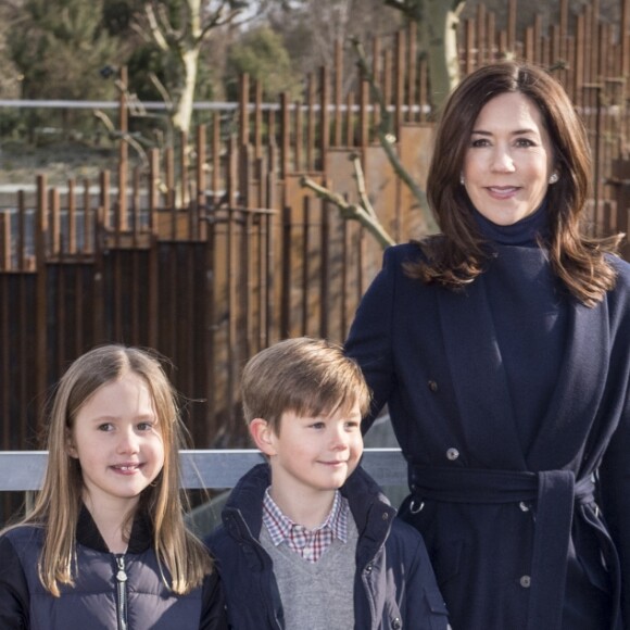 La princesse Mary de Danemark a ouvert officiellement le zoo de Copenhague avec ses enfants la princesse Josephine et le prince Vincent le 11 avril 2019 à l'occasion de la présentation des pandas Mao Sun et Xing Er, arrivés de Chine quelques jours plus tôt et installés dans un enclos spécialement conçu.