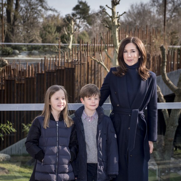 La princesse Mary de Danemark a ouvert officiellement le zoo de Copenhague avec ses enfants la princesse Josephine et le prince Vincent le 11 avril 2019 à l'occasion de la présentation des pandas Mao Sun et Xing Er, arrivés de Chine quelques jours plus tôt et installés dans un enclos spécialement conçu.