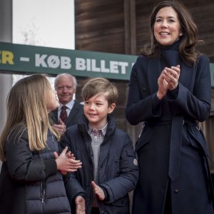 La princesse Mary de Danemark a ouvert officiellement le zoo de Copenhague avec ses enfants la princesse Josephine et le prince Vincent le 11 avril 2019 à l'occasion de la présentation des pandas Mao Sun et Xing Er, arrivés de Chine quelques jours plus tôt et installés dans un enclos spécialement conçu.