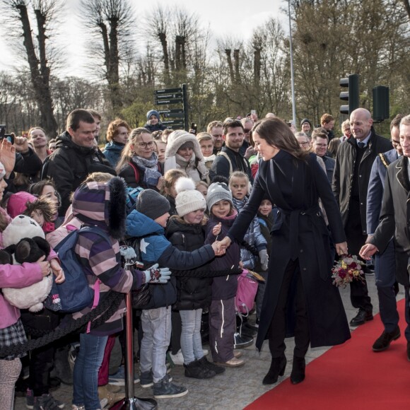 La princesse Mary de Danemark a ouvert officiellement le zoo de Copenhague avec ses enfants la princesse Josephine et le prince Vincent le 11 avril 2019 à l'occasion de la présentation des pandas Mao Sun et Xing Er, arrivés de Chine quelques jours plus tôt et installés dans un enclos spécialement conçu.