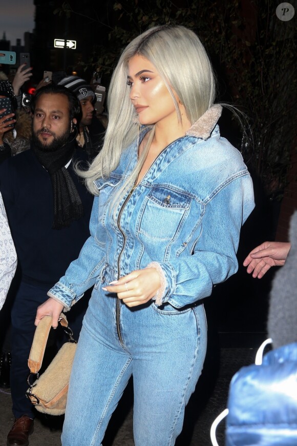 Kylie Jenner se rend au Dover Street Market Pop-up event pour faire la promotion de sa boutique Kylie pop up à New York. Après le succès de sa première boutique à Los Angeles, c'est à New York que Kylie Jenner vient d'inaugurer sa nouvelle adresse. De quoi ravir ses fans de passage dans la Big Apple... Le 29 novembre 2018.
