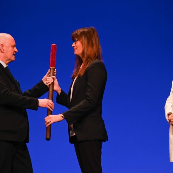 L'adjoint à la maire de Paris chargé de la culture, Christophe Girard, Marina Hands et Danielle Mathieu-Bouillon (présidente de l'Association de la Régie Théâtrale -A.R.T.) lors de la remise des prix Brigadiers 2018 au théâtre Montparnasse à Paris, France, le 18 avril 2019. © Coadic Guirec/Bestimage