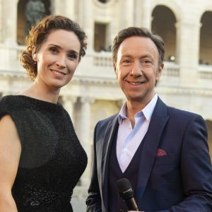 Exclusif - Marie-Sophie Lacarrau et Stéphane Bern - Soirée spéciale " Notre Dame de Paris, Le Grand Concert " qui s'est déroulée dans la Cour des Invalides à Paris 7eme et diffusée sur France 2 samedi 20 Avril 2019. Au programme de ce concert de solidarité, animé par S. Bern et M.S. Lacarrau : une pléiade d'artistes qui interpréteront des chansons inspirées de la Ville Lumière et de la comédie musicale " Notre-Dame de Paris ".De grands noms de la chanson se mélangeront à des figures du classique.Des reportages consacrés à l'histoire de la cathédrale ponctueront leurs prestations, de même que les interventions des habitués de Notre-Dame. Les téléspectateurs qui le souhaitent pourront faire un don par Internet. © Pierre Perusseau / Bestimage