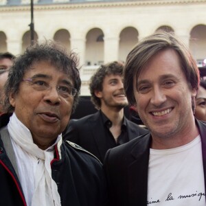 Exclusif - Laurent Voulzy et Thomas Dutronc - Soirée spéciale " Notre Dame de Paris, Le Grand Concert " qui s'est déroulée dans la Cour des Invalides à Paris 7eme et diffusée sur France 2 samedi 20 Avril 2019. Au programme de ce concert de solidarité, animé par S. Bern et M.S. Lacarrau : une pléiade d'artistes qui interpréteront des chansons inspirées de la Ville Lumière et de la comédie musicale " Notre-Dame de Paris ".De grands noms de la chanson se mélangeront à des figures du classique.Des reportages consacrés à l'histoire de la cathédrale ponctueront leurs prestations, de même que les interventions des habitués de Notre-Dame. Les téléspectateurs qui le souhaitent pourront faire un don par Internet. © Pierre Perusseau / Bestimage