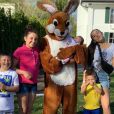  Franck Ribéry, déguisé en lapin pour Pâques, pose avec ses cinq enfants. Instagram, le 21 avril 2019. 